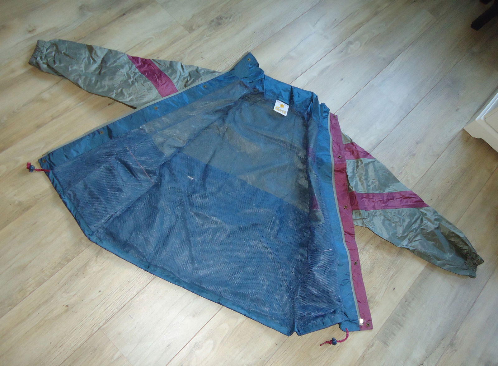 Een nieuw regenpak van 100% nylon met voering (maat: S). - Afbeelding 3