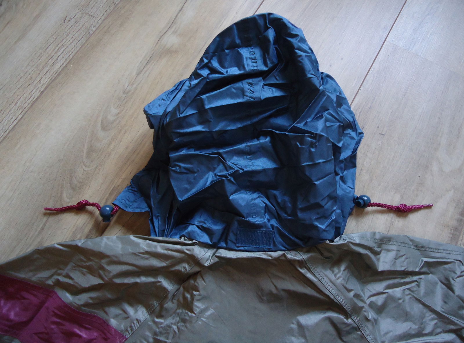 Een nieuw regenpak van 100% nylon met voering (maat: S). - Afbeelding 5