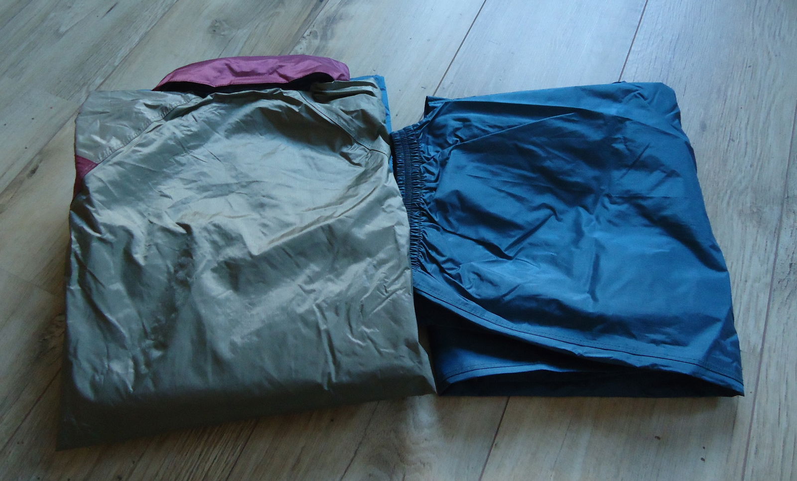 Een nieuw regenpak van 100% nylon met voering (maat: S). - Afbeelding 6