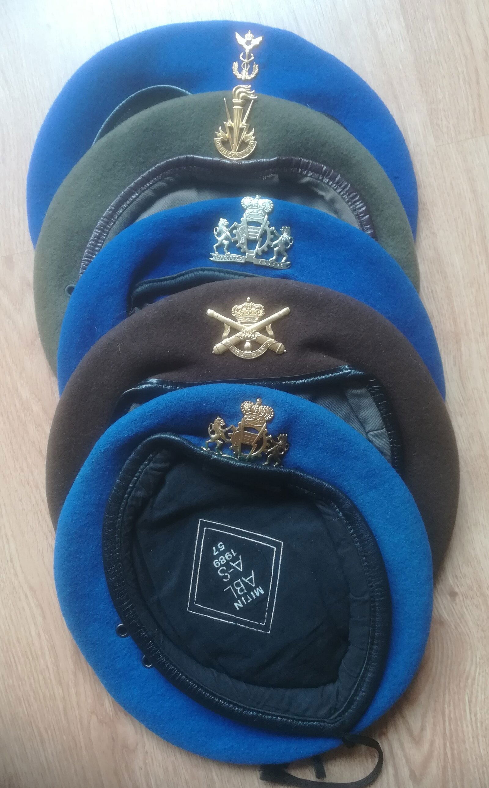Verzameling Belgische militaire leger baretten - nr. 1