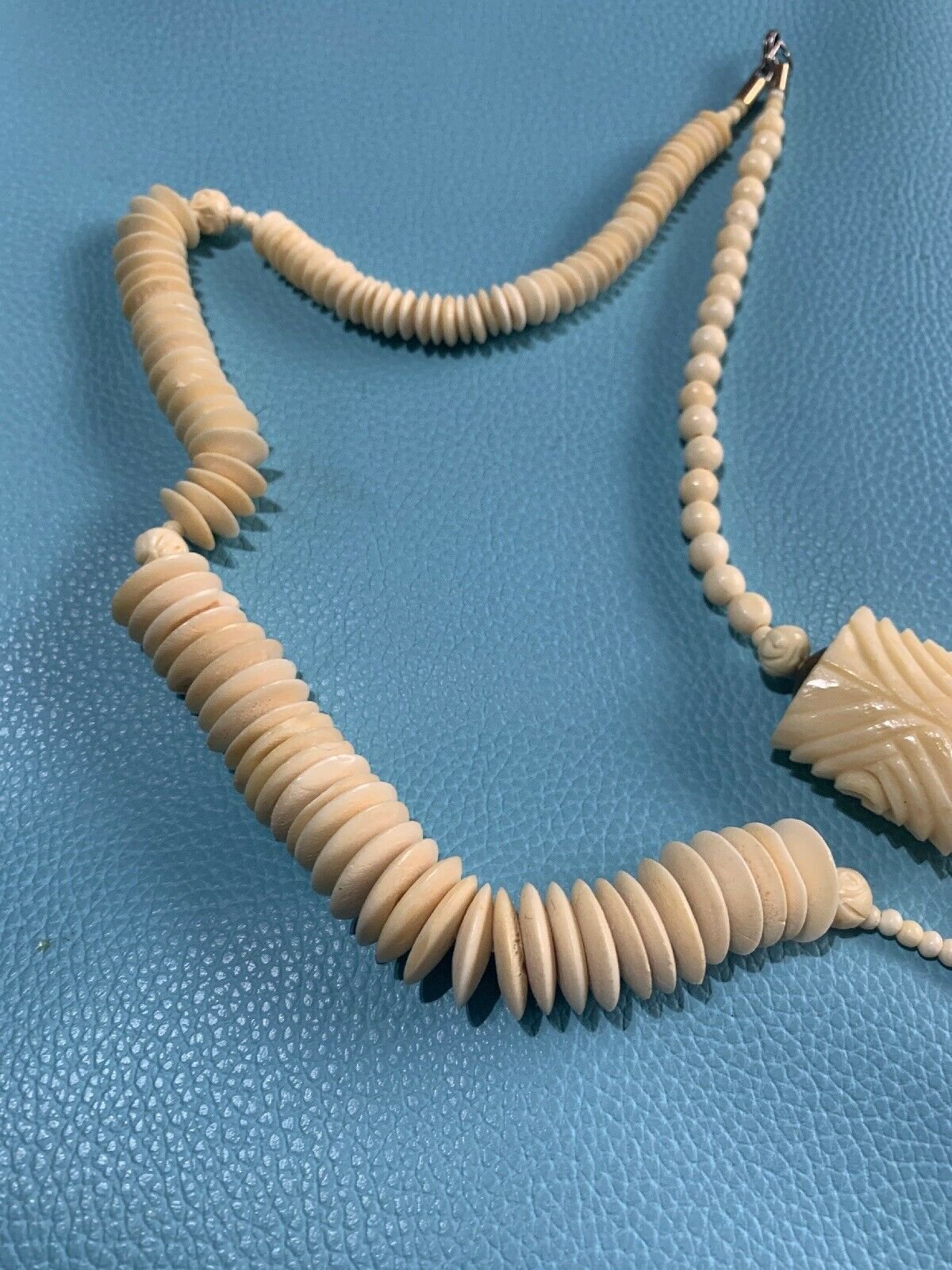 Bijzonder collier, helemaal uit been - Afbeelding 3