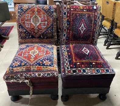 Twee antieke art deco lage salon stoelen Perzisch bekleed - 0