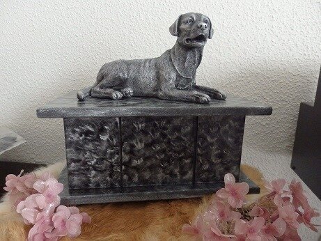 Labradorhond beeld op urn als set te koop of los verkrijgbaar - 2