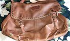 Cognac kleurige tas met studs. - 1 - Thumbnail