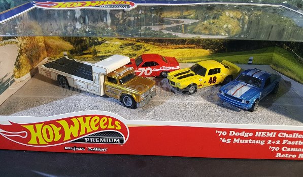 Hotwheels Set #5 GOING TO THE RACES 1:64 Hotwheels - 1