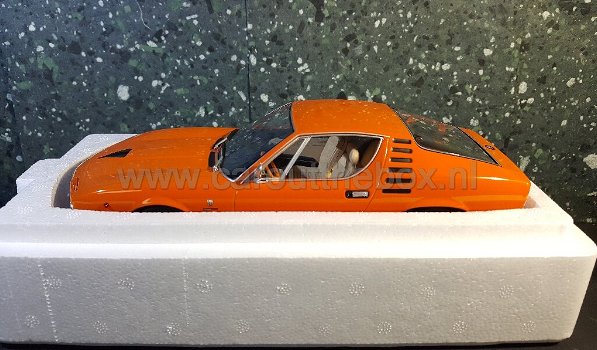 1970 Alfa Romeo Montreal oranje 1:18 KK Scale - 4