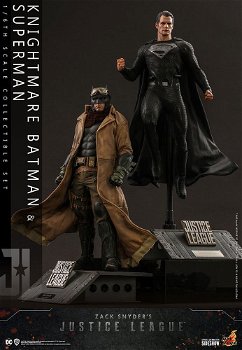 Hot Toys Zack Snyder's Justice League Action Figure 2-Pack 1/6 Knightmare Batman and Superman - 1