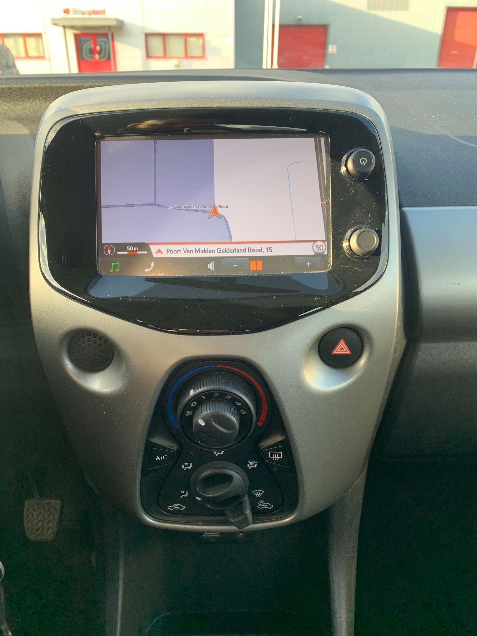 Toyota Aygo 1.0 12V Vvt-i Ddrs 2015 Wit NAVI,APK,,NAP,€7750.- - Afbeelding 8