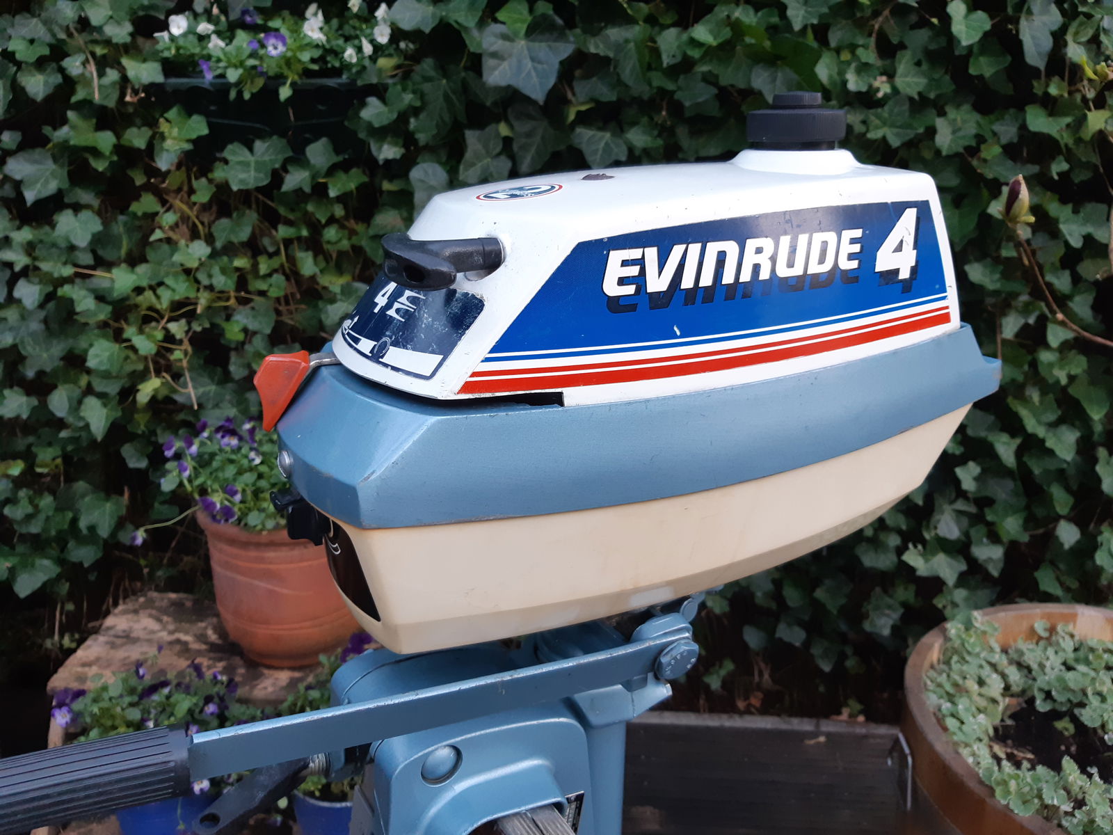 Evinrude 4pk kortstaart met vrijloop en ingebouwde benzinetank - nr. 1