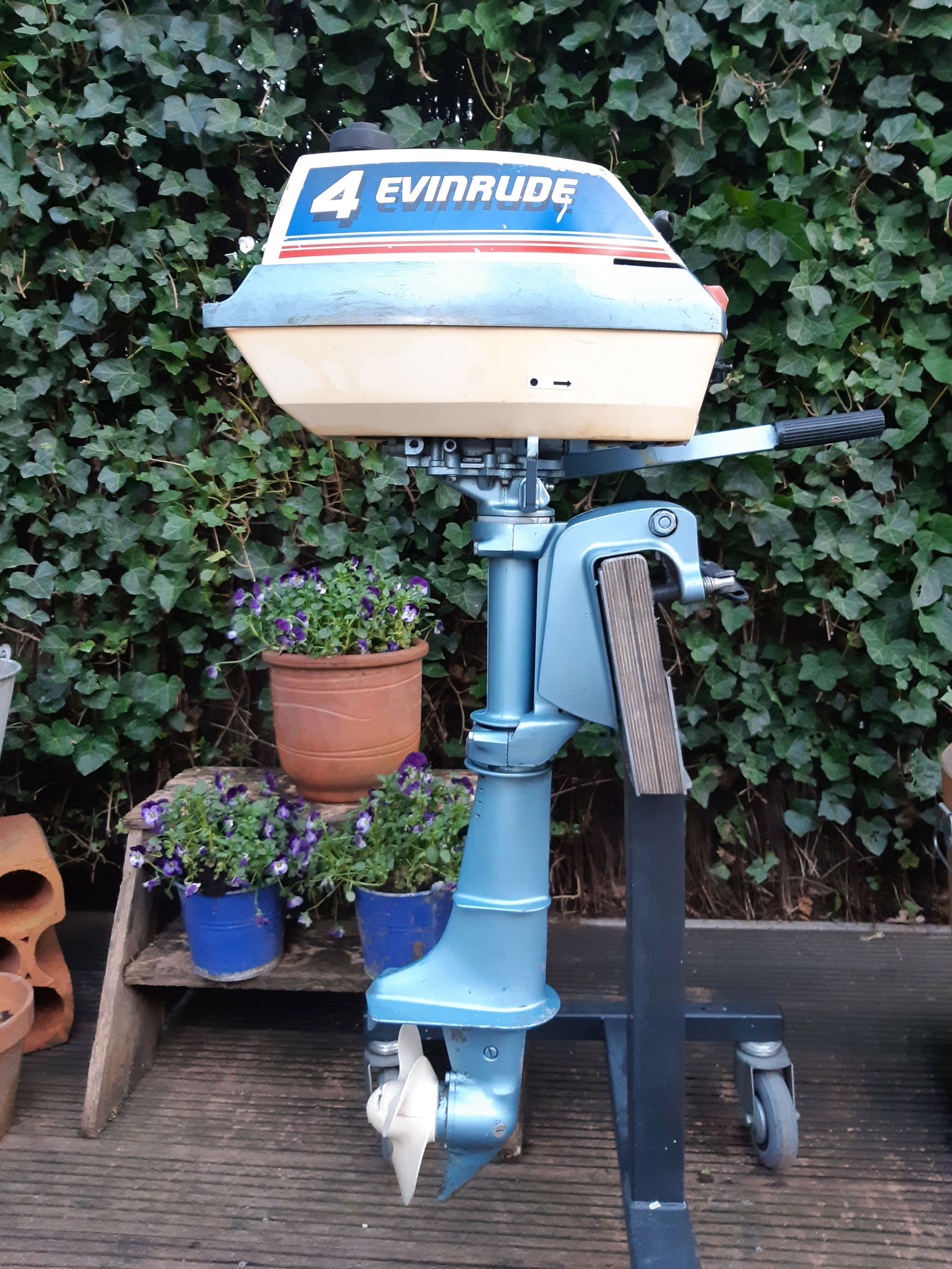 Evinrude 4pk kortstaart met vrijloop en ingebouwde benzinetank - Afbeelding 3