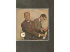 133p - wim sonneveld --a--interviewt godfried bomans--b--mijn discotheek - nr. 1