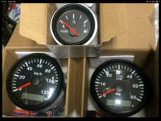 Toerenteller / GPS snelheidsmeter / brandstofniveau meter / trim meter