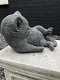 Beeld van een spelende kat / poes, gemaakt van steen, heel leuk - 5 - Thumbnail