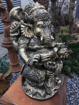 Beeld Ganesha, een hindoestaanse god, goud-zwart kleurig - 1