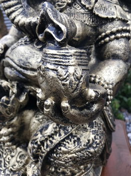 Beeld Ganesha, een hindoestaanse god, goud-zwart kleurig - 6