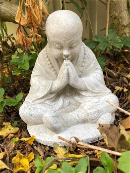Een stenen monnik beeld, Shaolin tuinbeeld - 1