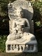 Stenen Boeddha beeld, tuinbeeld van een Boeddha op troon - 0 - Thumbnail
