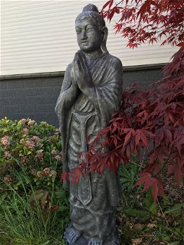 Tuinbeeld Boeddha groot, groetend, steen - 1