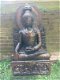Tuinbeeld van een Thaise Boeddha op troon, in kleur, steen - 1 - Thumbnail