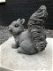 Blije eekhoorn, dierenbeeld, stenen eekhoorn als tuindecoratie - 2 - Thumbnail