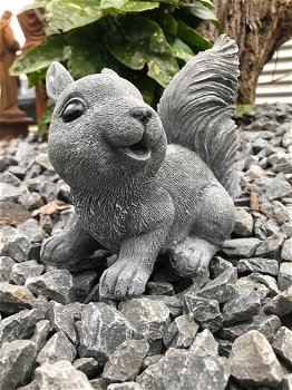 Blije eekhoorn, dierenbeeld, stenen eekhoorn als tuindecoratie - 5