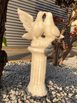 Duivenpaar, tuinbeeld op sokkel, steen, duifbeeldjes / duivenbeelden - 4