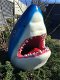Grote haaienkop met opengesperde bek, bijzonder beeld - 5 - Thumbnail