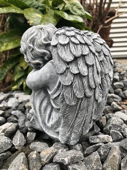 Knielende engel, engel figuur, stenen beeld - 1