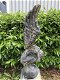 Engelbeeld, knielende engel op een sokkel, groot tuinbeeld - 5 - Thumbnail
