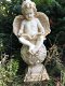 Gedetailleerd engelbeeld, engel op bol, lezend, terracotta - 2 - Thumbnail