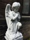 Knielende engel, gemaakt uit vol steen - weerbestendig - 0 - Thumbnail