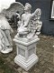Knielende engel, tuinbeeld, op sokkel, engelbeeld steen - 2 - Thumbnail