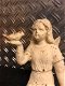 Engel met duif in de hand, engelbeeld, gietijzer - 1 - Thumbnail