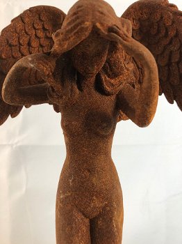 Engelbeeld staand, gietijzeren beeld, zwaar en rustiek - 2