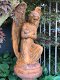 Knielende engel, een fors oxide tuinbeeld - 2 - Thumbnail