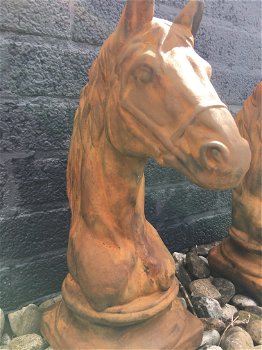 Sculptuur paardenhoofd in oxide, steen, exclusief tuinbeeld - 4