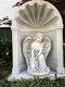 Engelenbeeld in een bidkapel, engel van steen, tuinbeeld - 0 - Thumbnail