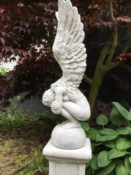 Groot engelenbeeld, stenen tuinbeeld, engel - 0