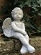 Klein engelenbeeld, engelbeeldje steen, zittende engel - 1 - Thumbnail