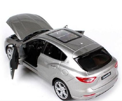 1:24 Bburago Maserati Levante SUV metallic grijs met glazen dak 2016 - 1