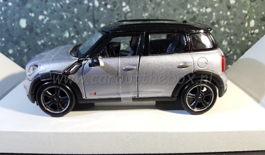Mini Countryman 2011 zilver 1:24 Maisto - nr. 1