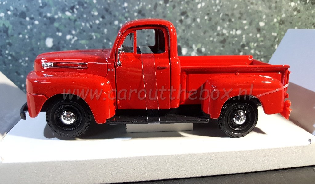 Ford F-1 Pick Up 1948 rood 1:24 Maisto - nr. 1