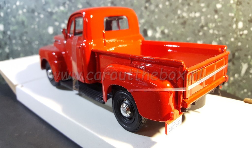 Ford F-1 Pick Up 1948 rood 1:24 Maisto - Afbeelding 3