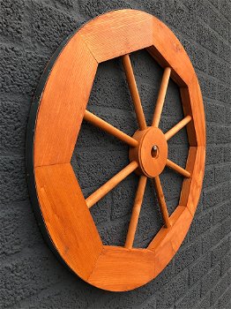 Houten wagenwiel als decoratie - 1