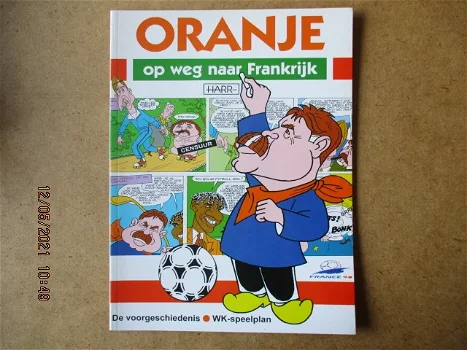 adv2049 oranje voetbal - 0