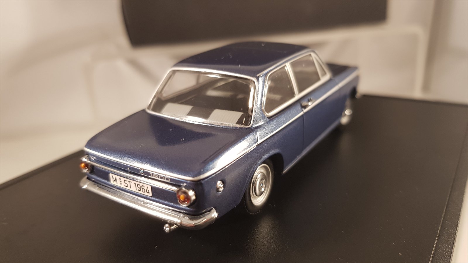 BMW 1600 1968 Minichamps 1:43 - Afbeelding 4