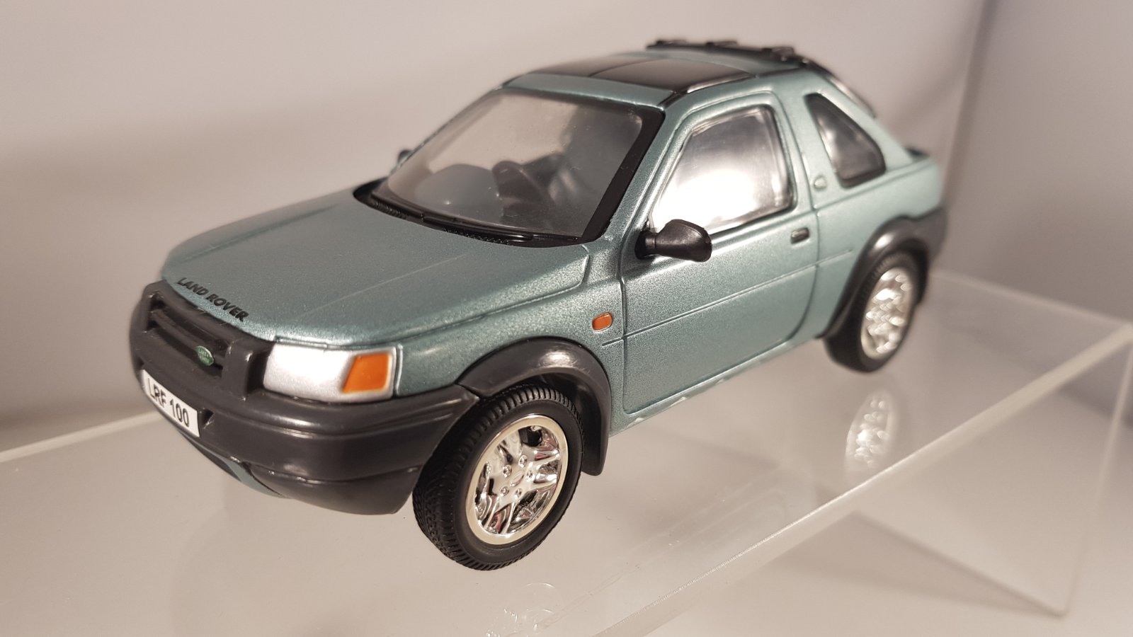 Landrover Freelander '97 die-cast Britains. 1:32 - nr. 1