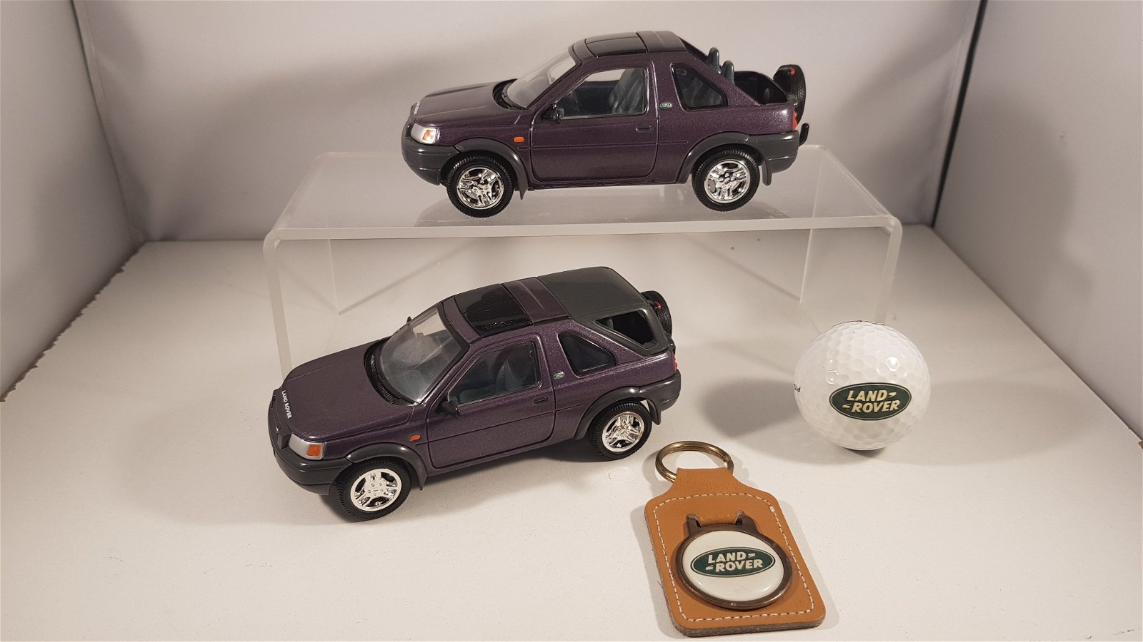 2x Landrover Freelander '97 Britains Soft Top 1:32 - nr. 1