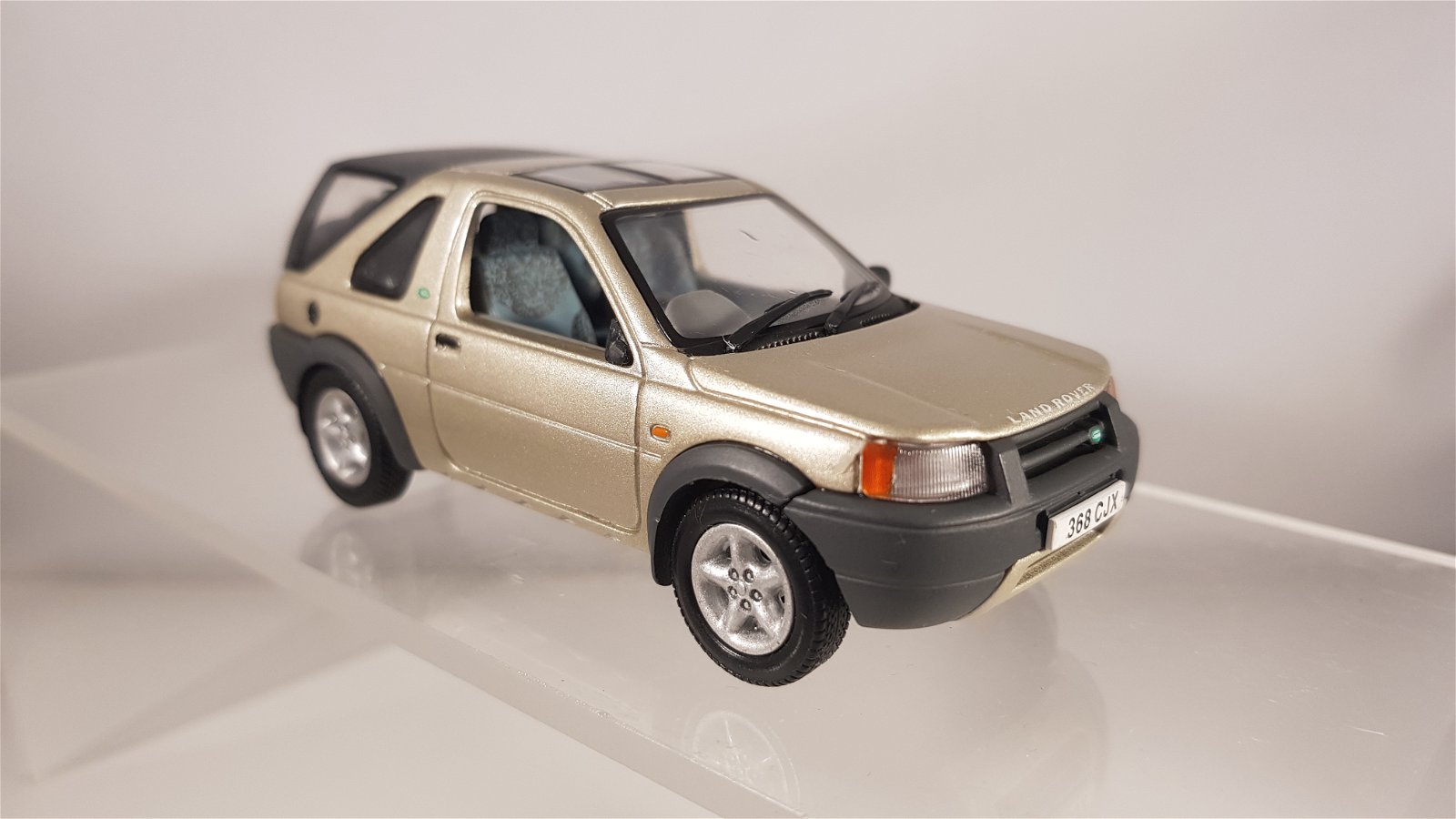 Landrover Freelander Dichte Soft Top Universal-Hobbies 1:43 - nr. 1