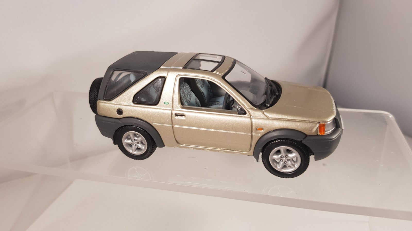 Landrover Freelander Dichte Soft Top Universal-Hobbies 1:43 - Afbeelding 2
